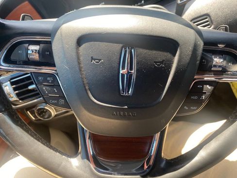 Used 2018 Lincoln Navigator Reserve w/ Technology Package AWD/4WD image 10