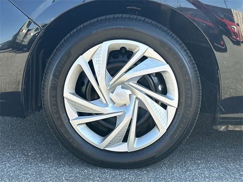 Certified 2025 Subaru Impreza 2.0i image 31