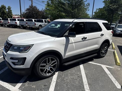 Used 2017 Ford Explorer Sport w/ Equipment Group 401A AWD/4WD image 2