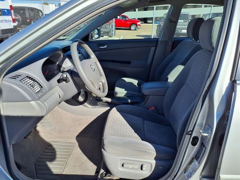 Used 2005 Toyota Camry image 18