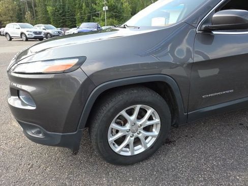 Used 2014 Jeep Cherokee Latitude w/ Cold Weather Group FWD image 32