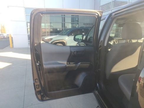 Used 2020 Toyota Tacoma SR image 14