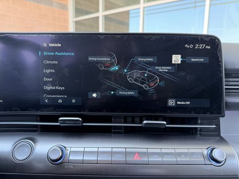 Used 2025 Hyundai Kona Limited FWD image 24