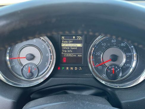 Used 2014 Chrysler Town & Country Touring image 20