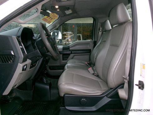 Used 2017 Ford F250 XL w/ Power Equipment Group AWD/4WD image 8