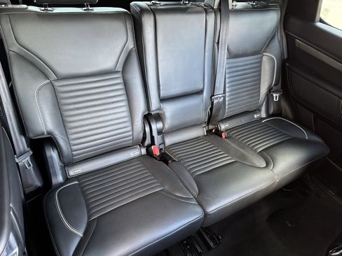 Used 2019 Land Rover Discovery HSE Luxury image 22