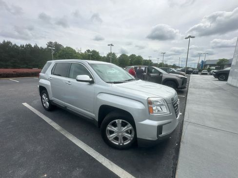 Used 2017 GMC Terrain SLE FWD image 1