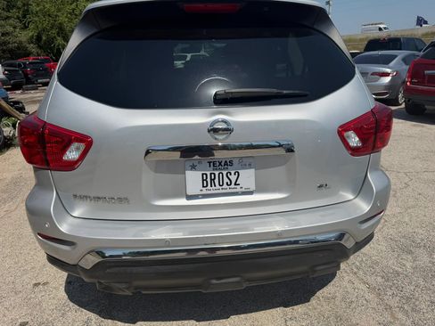 Used 2019 Nissan Pathfinder SL FWD image 6