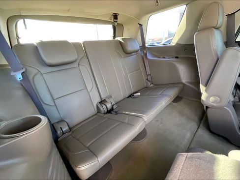 Used 2018 Chevrolet Tahoe LT image 17