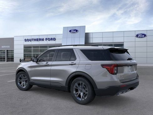New 2026 Ford Explorer Active w/ Active Comfort Package AWD/4WD image 4
