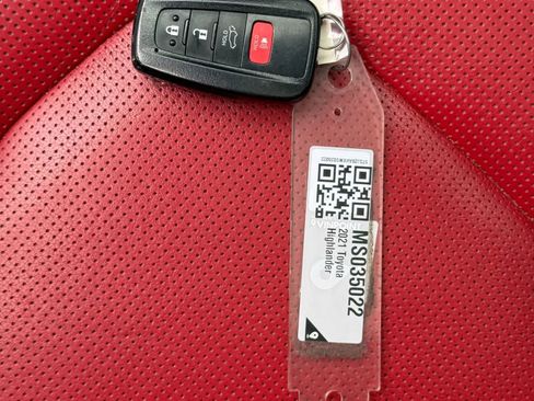 Used 2021 Toyota Highlander XSE FWD image 27