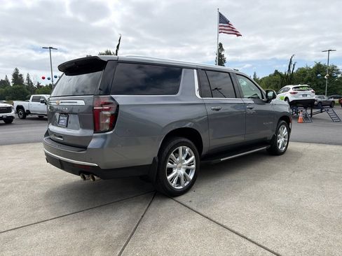 Used 2022 Chevrolet Suburban High Country w/ Max Trailering Package AWD/4WD image 6