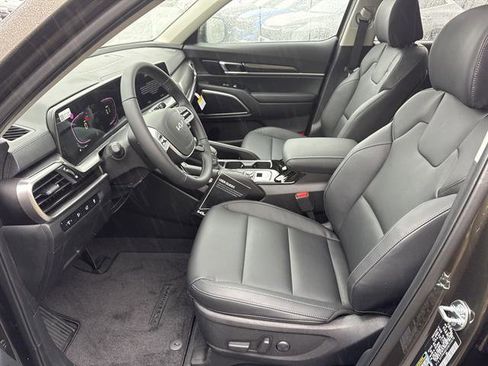 New 2025 Kia Telluride S image 8