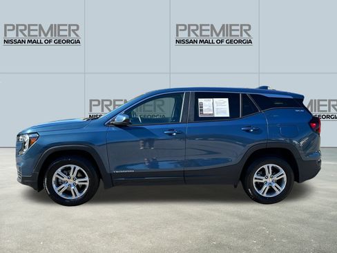 Used 2024 GMC Terrain SLE image 8