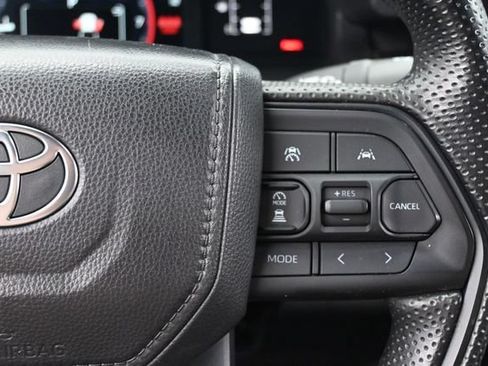 Used 2025 Toyota Tacoma SR5 AWD/4WD image 22