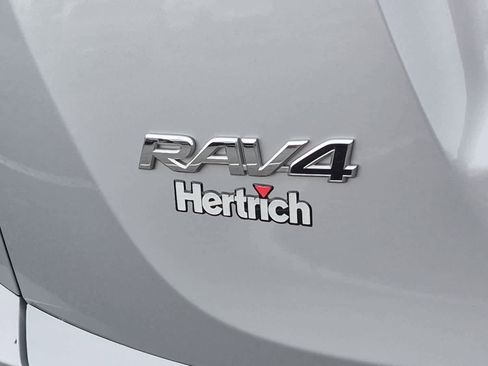 Used 2017 Toyota RAV4 XLE w/ All Weather Liner Package AWD/4WD image 20