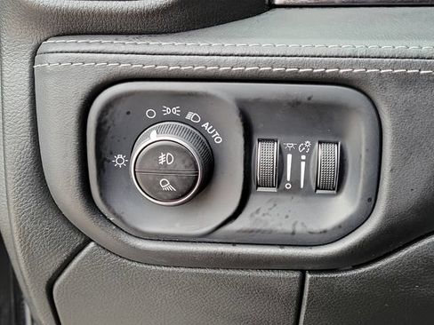 Used 2025 RAM 3500 Limited AWD/4WD image 32