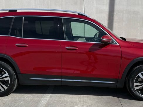 Used 2025 Mercedes-Benz GLB 250 image 3