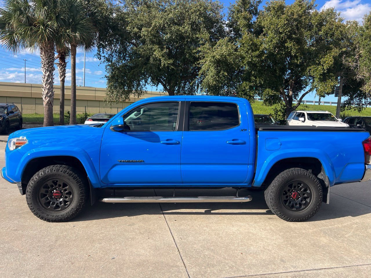 Used 2021 Toyota Tacoma SR5 RWD image 2