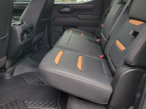 Used 2022 GMC Sierra 1500 AT4 w/ AT4 Premium Package AWD/4WD image 11