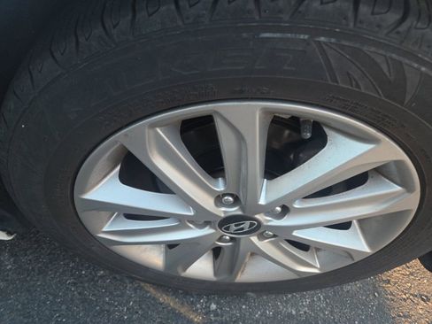 Used 2015 Hyundai Elantra SE w/ Option Group 02 image 16