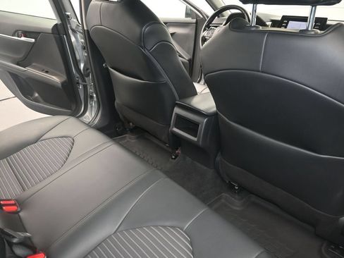 Used 2022 Toyota Camry SE FWD image 12