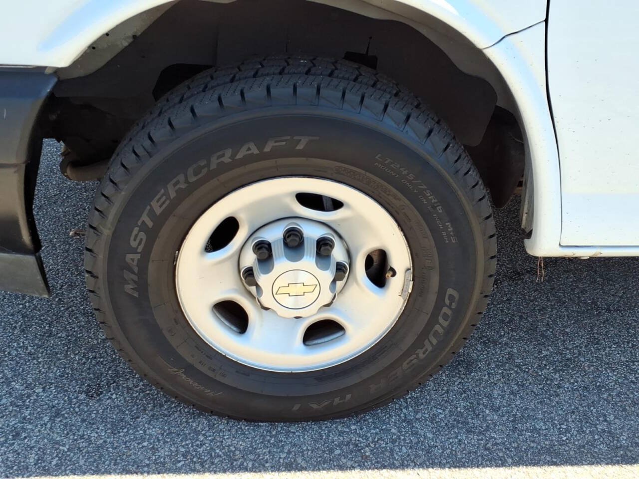 Used 2022 Chevrolet Express 2500 Extended w/ Driver Convenience Package RWD image 10