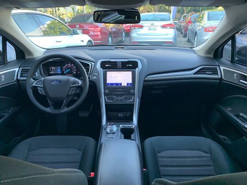 Used 2020 Ford Fusion SE image 11