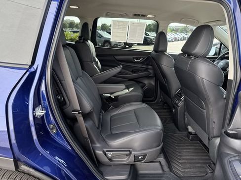 Certified 2026 Subaru Ascent Premium w/ Premium Package AWD/4WD image 16