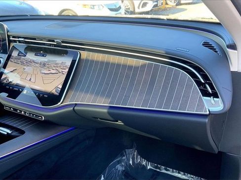 Used 2025 Mercedes-Benz E 350 4MATIC Sedan image 15