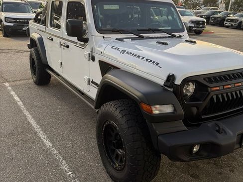 Used 2020 Jeep Gladiator Sport w/ Quick Order Package 24S AWD/4WD image 3