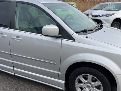 Used 2010 Chrysler Town & Country Touring w/ Trailer Tow Group image 13