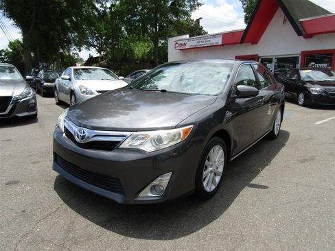 Used 2012 Toyota Camry XLE w/ Leather Pkg FWD image 1
