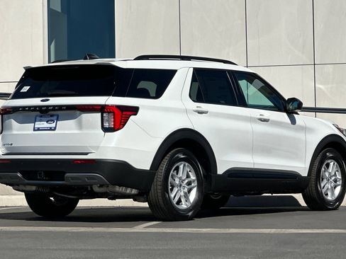 New 2026 Ford Explorer Active w/ Active Comfort Package image 3