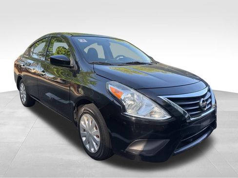 Used 2019 Nissan Versa SV FWD image 2