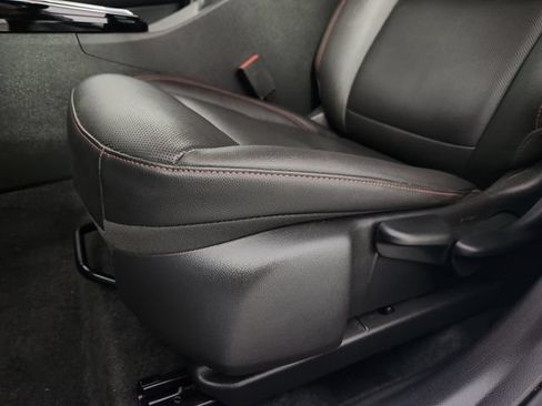 Used 2025 Chevrolet Trax RS w/ Sunroof Package FWD image 14