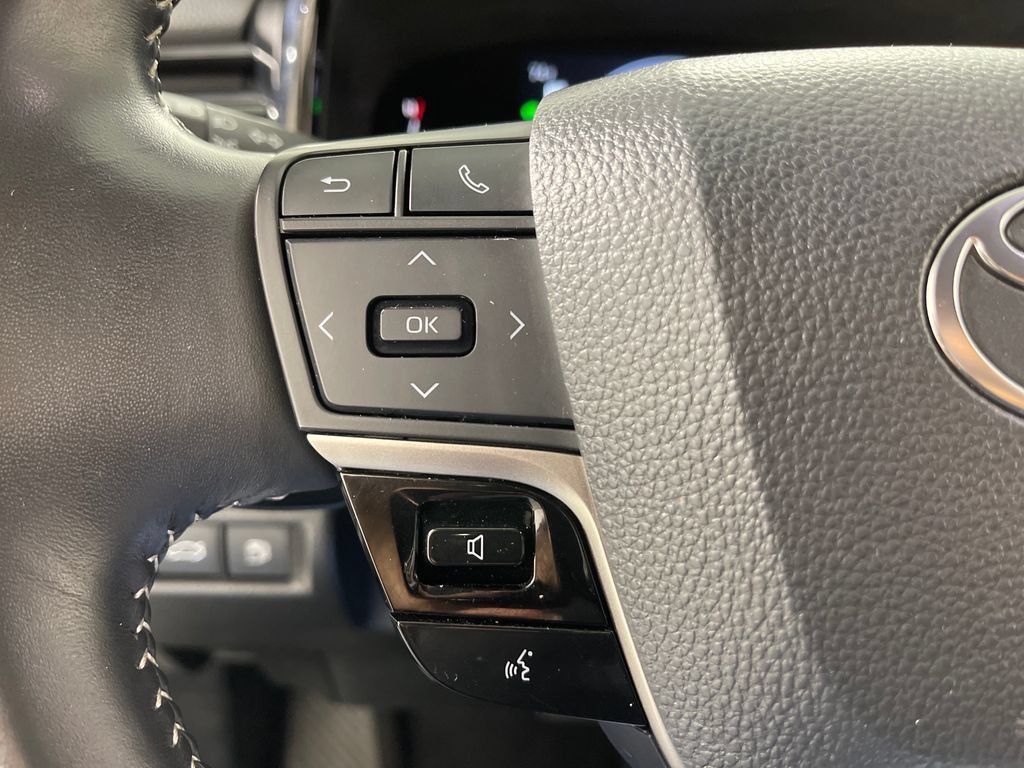 Used 2025 Toyota Camry SE FWD image 27