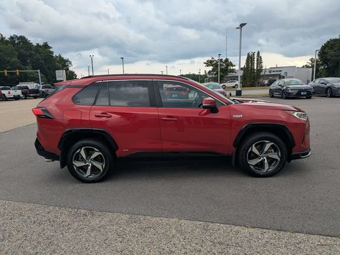 Used 2021 Toyota RAV4 SE w/ Weather & Moonroof Package AWD/4WD image 7