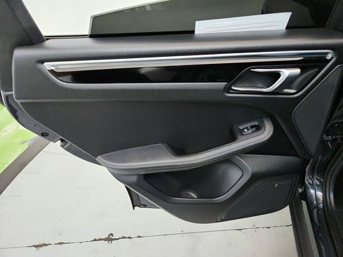 Used 2017 Porsche Macan AWD/4WD image 24