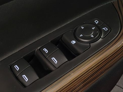 Used 2020 GMC Acadia SLE w/ Driver Convenience Package FWD image 27