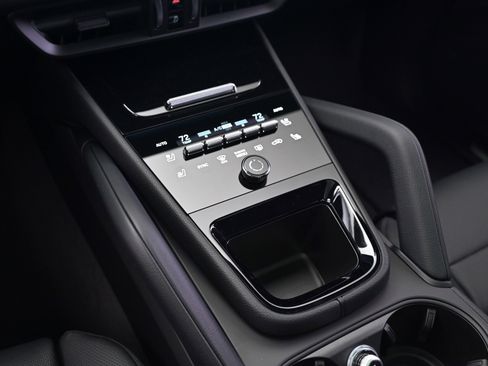 Certified 2025 Porsche Cayenne image 44