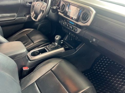 Used 2018 Toyota Tacoma Limited image 12
