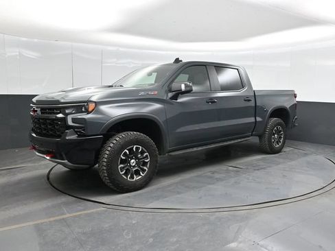 Used 2025 Chevrolet Silverado 1500 ZR2 w/ Technology Package AWD/4WD image 9