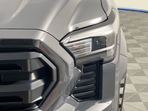 Used 2025 Toyota Tacoma SR image 9