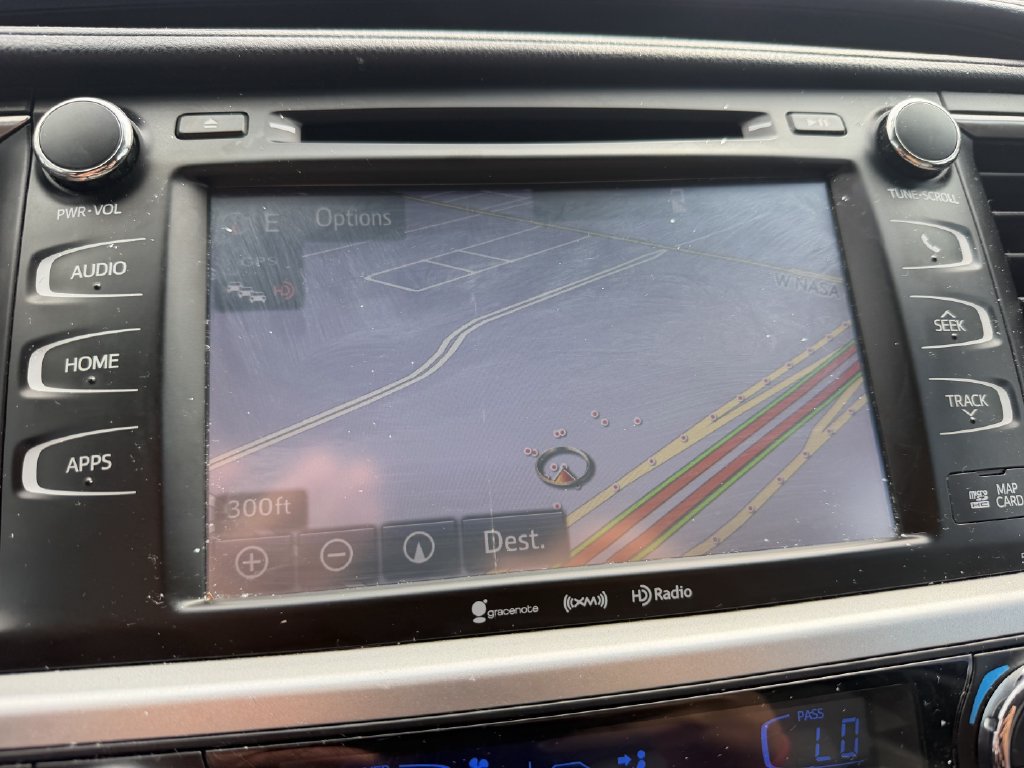 Used 2016 Toyota Highlander XLE FWD image 18