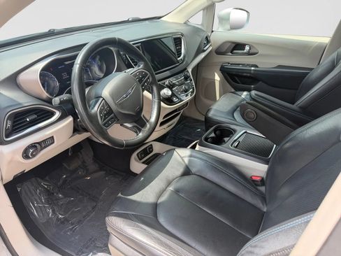 Used 2021 Chrysler Pacifica Touring-L FWD image 40
