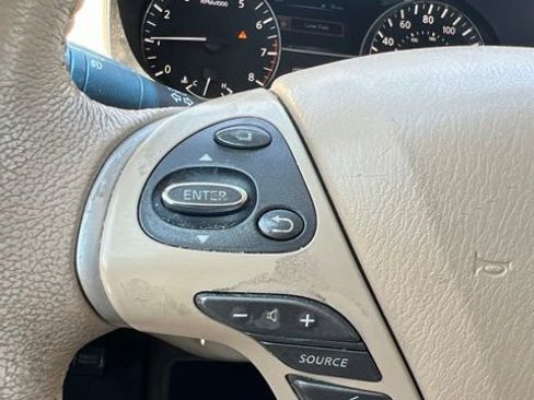 Used 2015 Nissan Pathfinder Platinum w/ Family Entertainment Package FWD image 11