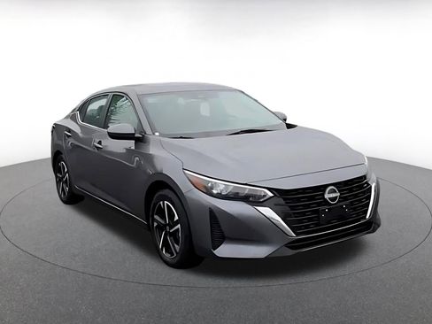 Used 2025 Nissan Sentra SV image 3