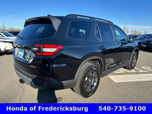 Certified 2025 Honda Pilot TrailSport image 6