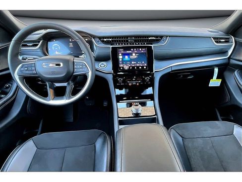 New 2025 Jeep Grand Cherokee L Altitude image 6